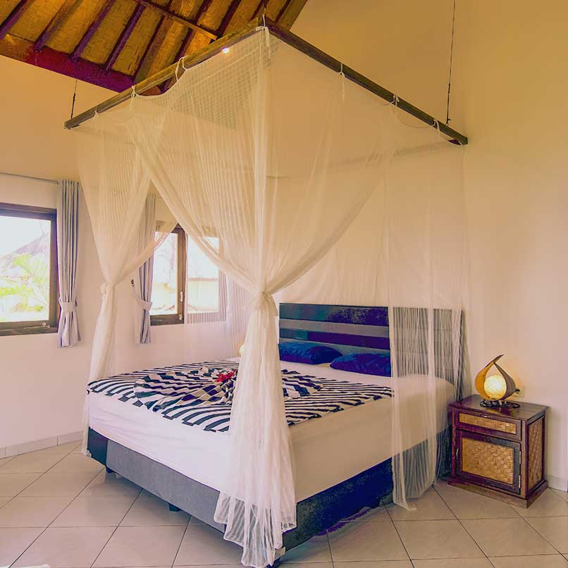 Schlafzimmer der Villen im Bali Villa Dive Resort.