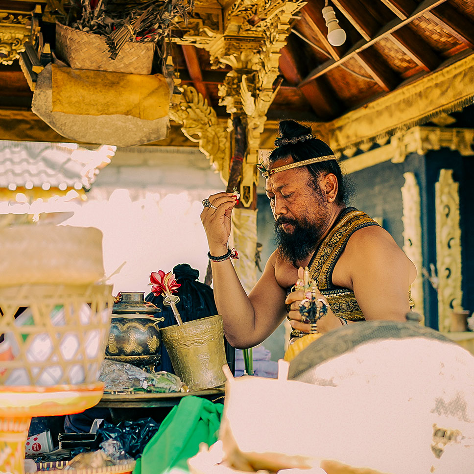 Hochzeitsritual für Touristen auf Bali.