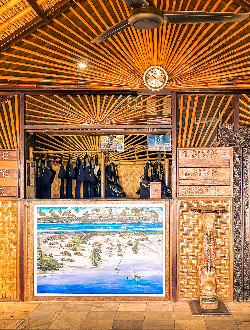 Counter der deutschen Tauchschule im Bali Villa Dive Resort.